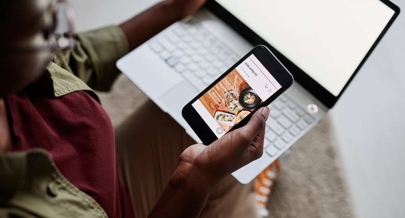 wifi works on phone but not laptop with a smartphone connected while a laptop has no internet access
