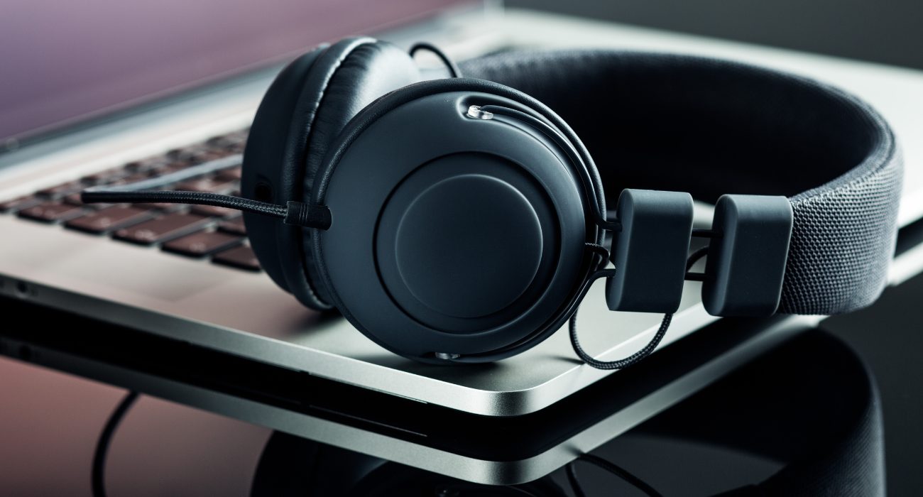 How to fix sound on computer using headphones connected to a laptop